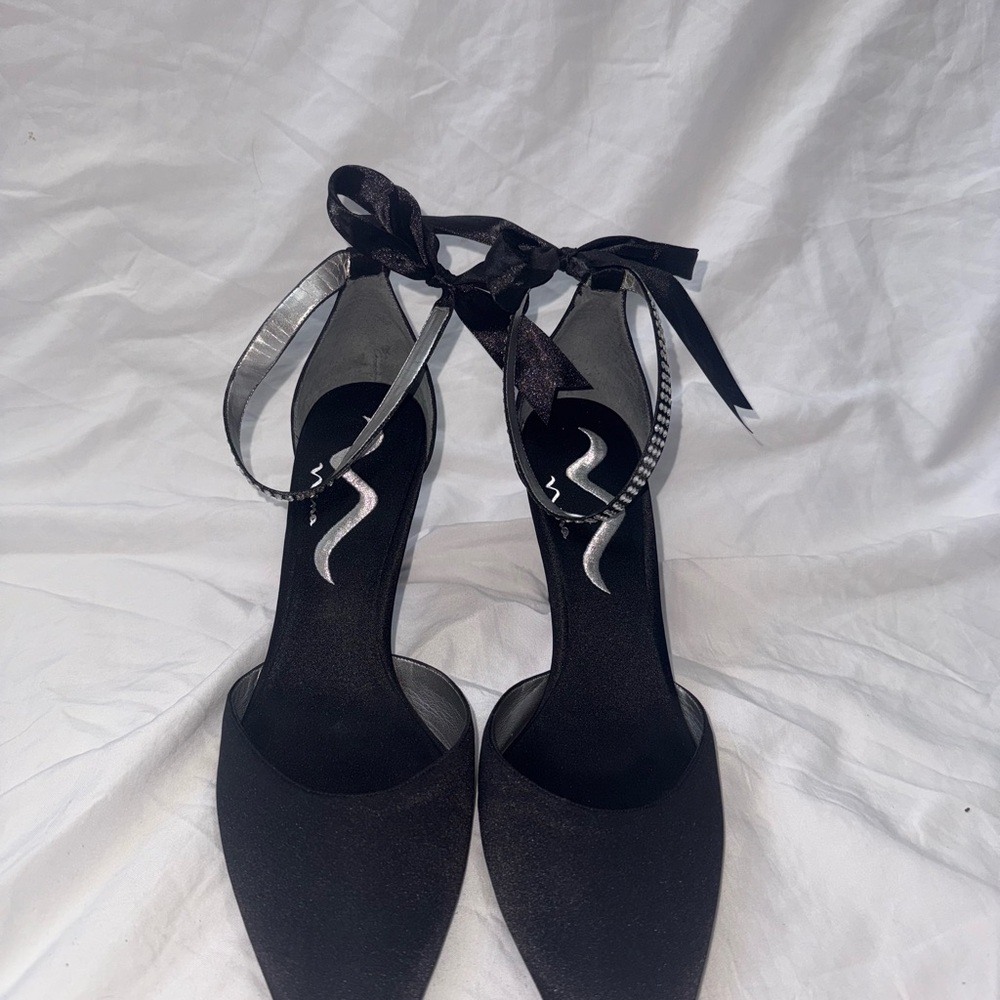 Nina Black Heels with Ribbon Detail